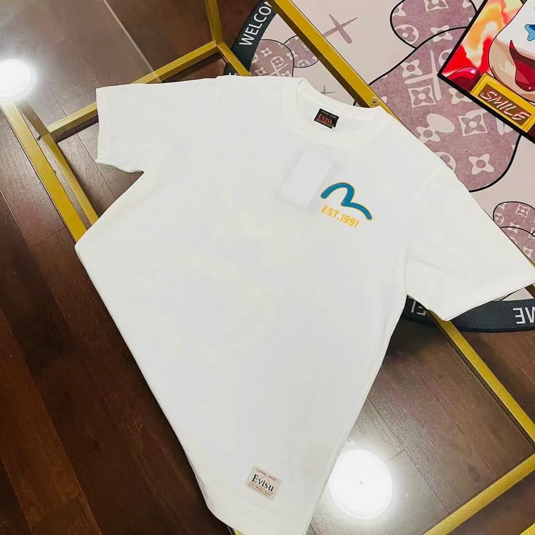 24AW T 2EAHTM 2TS RXCTOWHT T ， 。 T ， ， ， Classic ， “EST, ” 。 T 。 M 46 102 70 120-140 L 48 108 72 140-160 XL 50 116 74 160-180 XXL 52 122 76 180